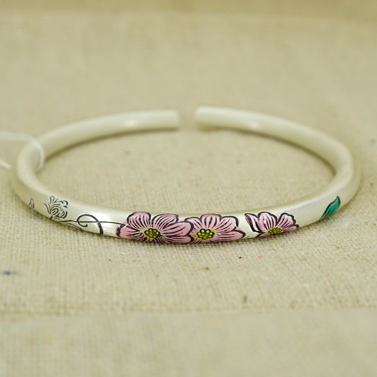 Silver Bangle – Lao Feng Xiang Jewelry